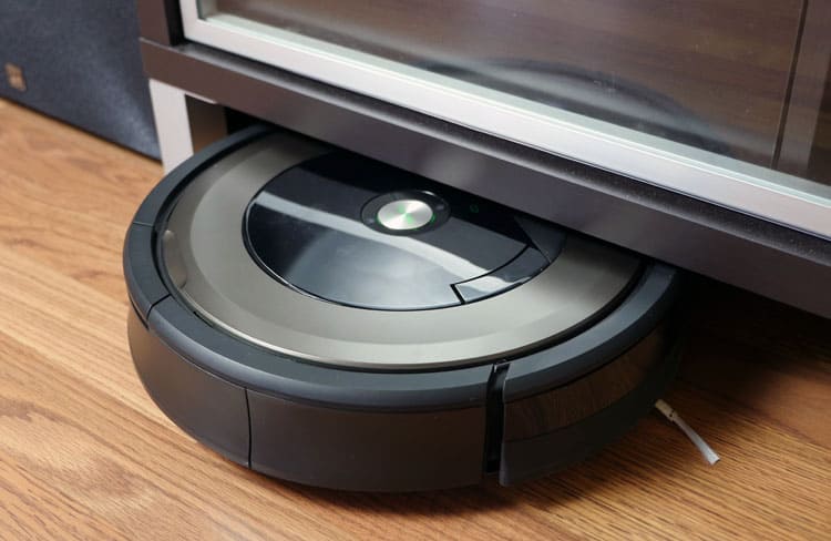 Roomba 890 squeezing under furniture