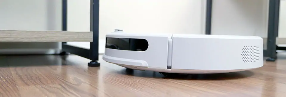 The Xiaowa recognizes floor types and obstacles and controls its speed accordingly