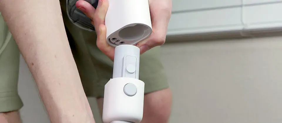 To assemble the Roidmi F8, simply snap the pieces together