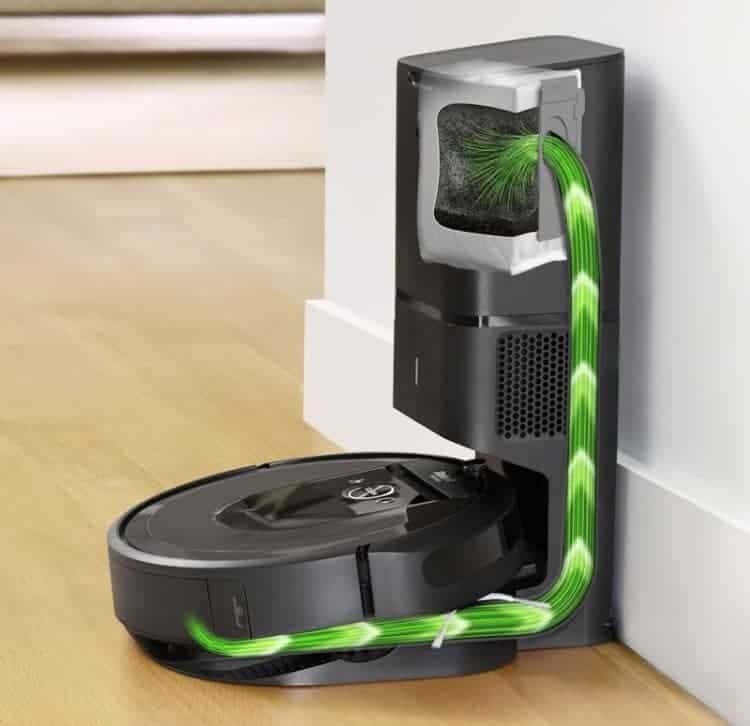 Roomba i7+ robot vacuum Clean Base charging station