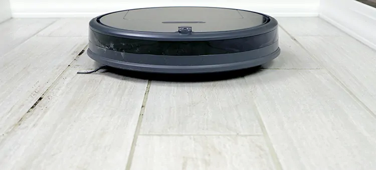Xiaowa e352 mopping mud on a tile floor