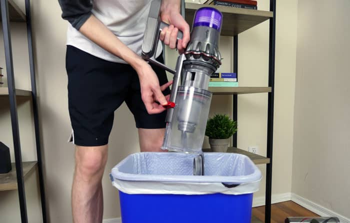 Dyson V11 - emptying the dust bin