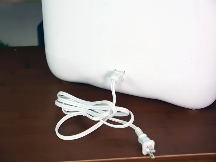 Plug-in power cord on the Renpho air purifier