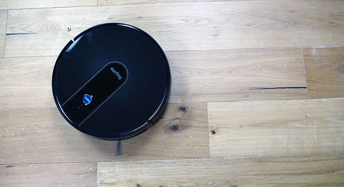 Bagotte robot cleaning hardwood floors