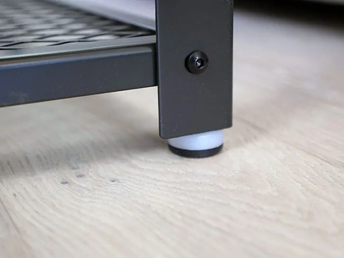 Detail shot of the leg on the Songmics coffee table