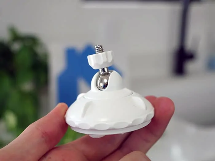 The mount for the Reolink Lumus outdoor camera