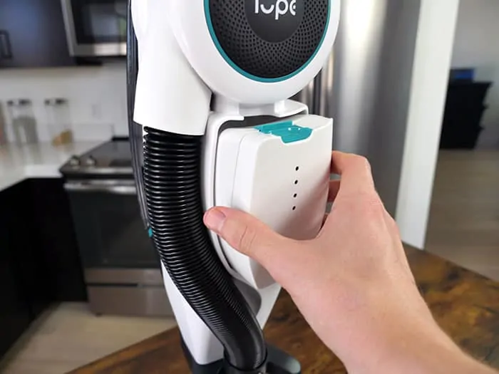 Inserting Lupe battery
