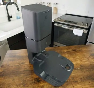 Roomba i3+ clean base