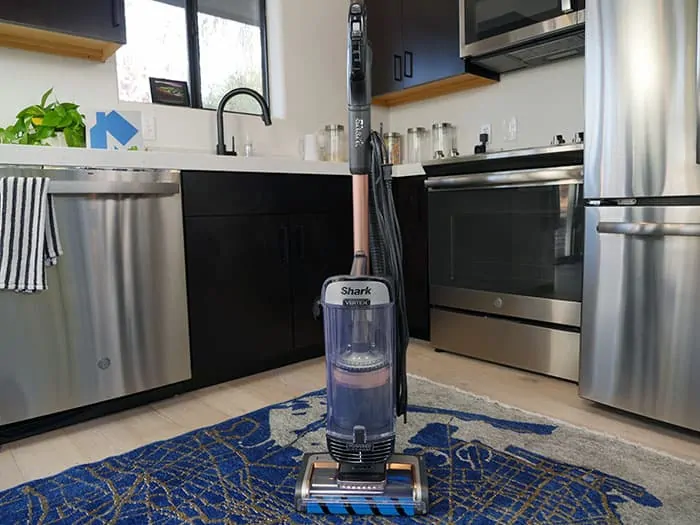 Shark Vertex upright