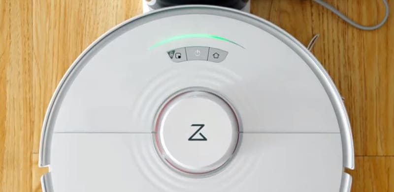 Top view of the controls on the Roborock S7 mopping robot vacuum