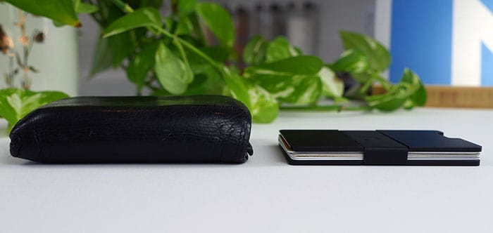 Rullus wallet compared to a traditional leather wallet 