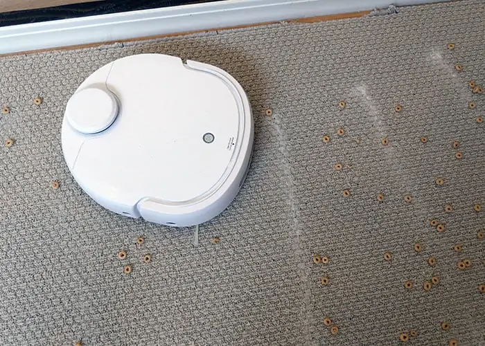 Narwal T10 vacuuming carpet