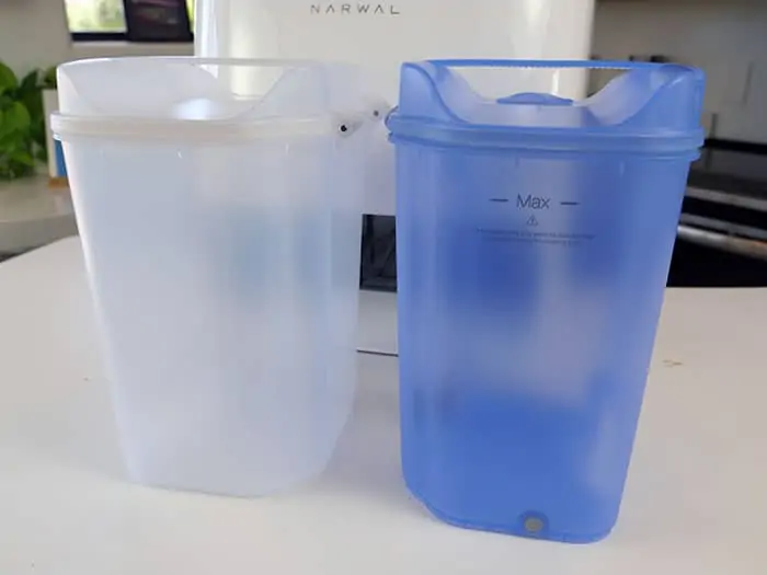 Narwal clean and dirty water tanks