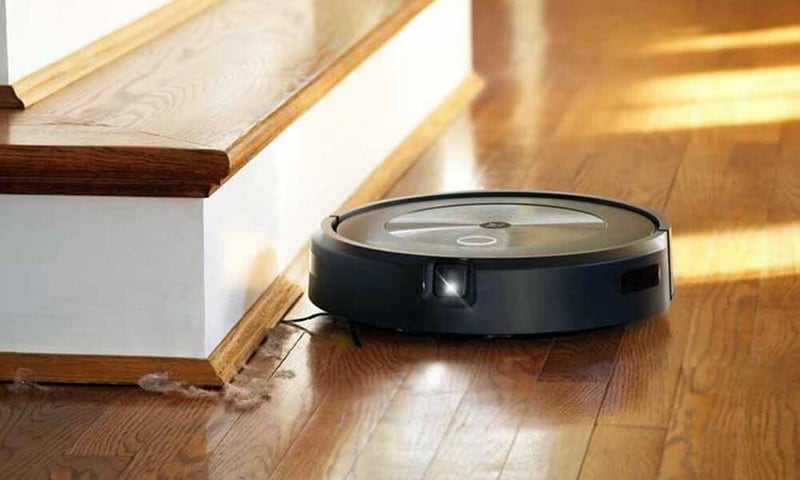 Roomba j7+ cleaning edges