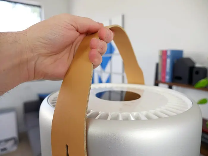 Molekule Air Pro Holding Handle Molekule Air Pro Holding Handle